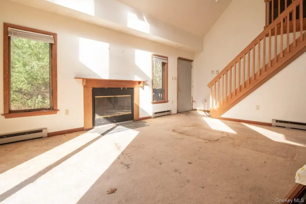 140 Stillerberg Strada Rochester NY 12446