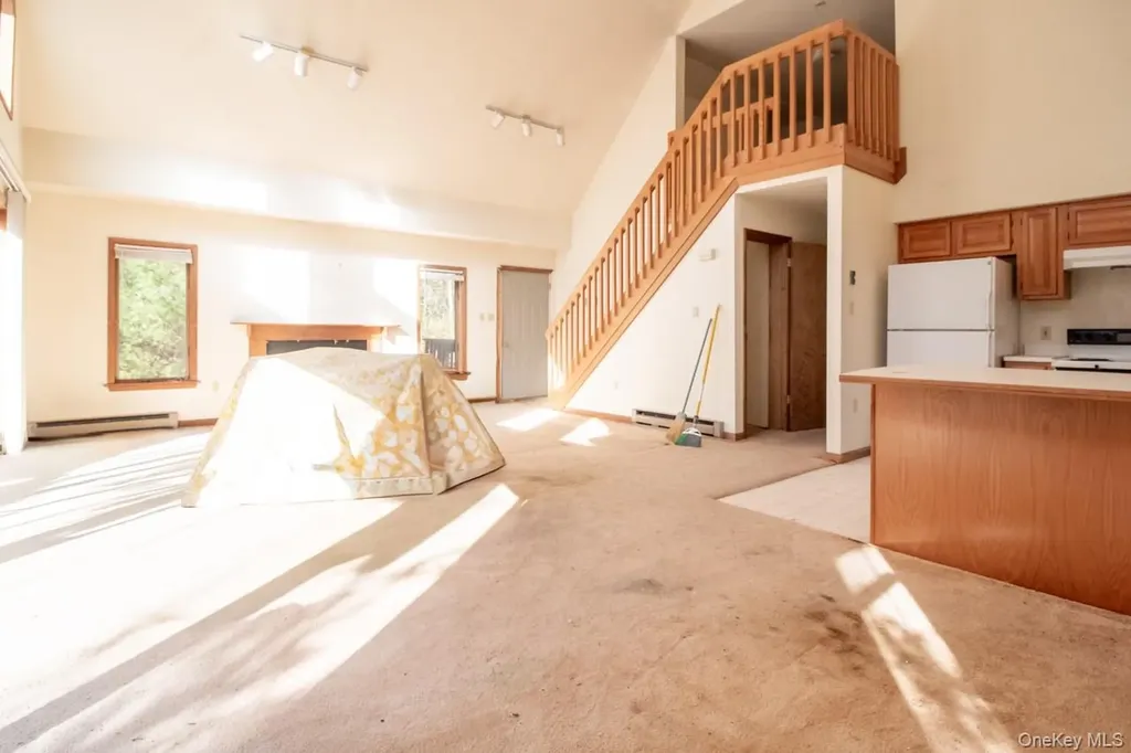 140 Stillerberg Strada Rochester NY 12446