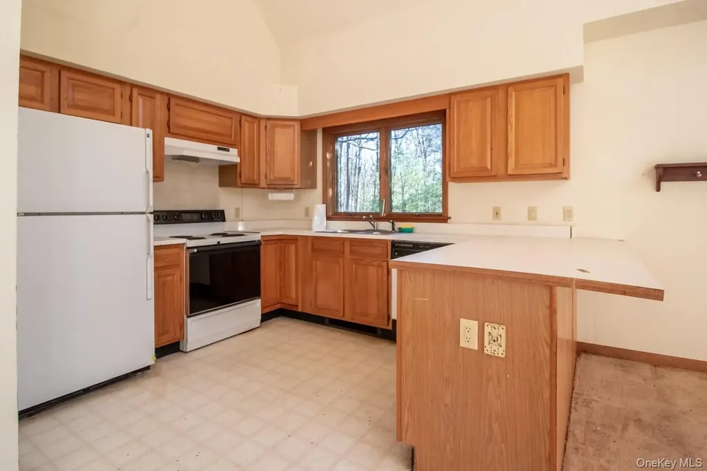 140 Stillerberg Strada Rochester NY 12446