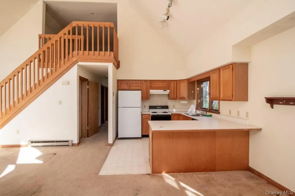 140 Stillerberg Strada Rochester NY 12446