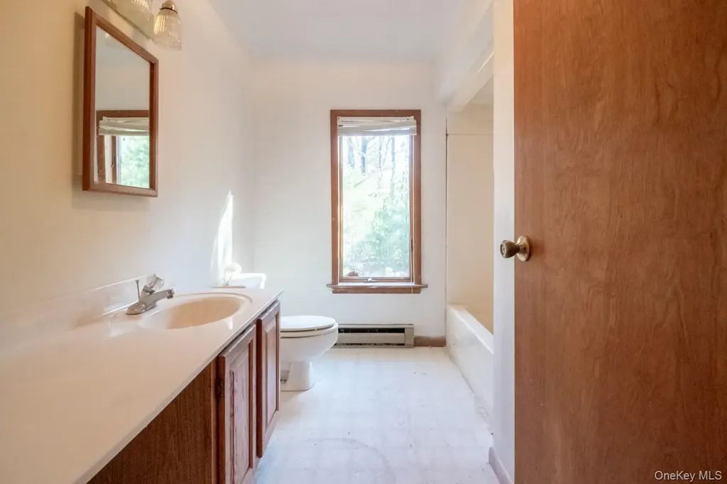 140 Stillerberg Strada Rochester NY 12446
