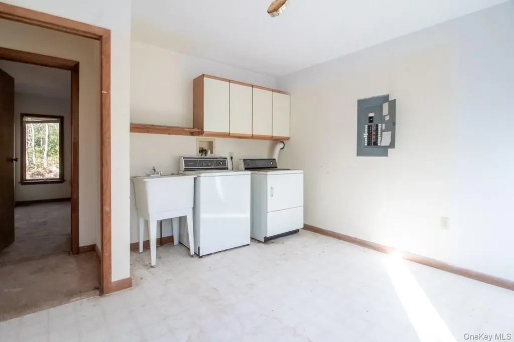 140 Stillerberg Strada Rochester NY 12446