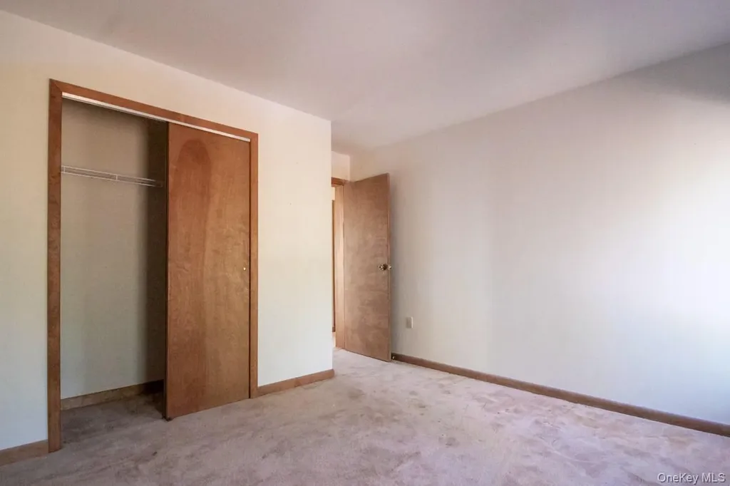 140 Stillerberg Strada Rochester NY 12446