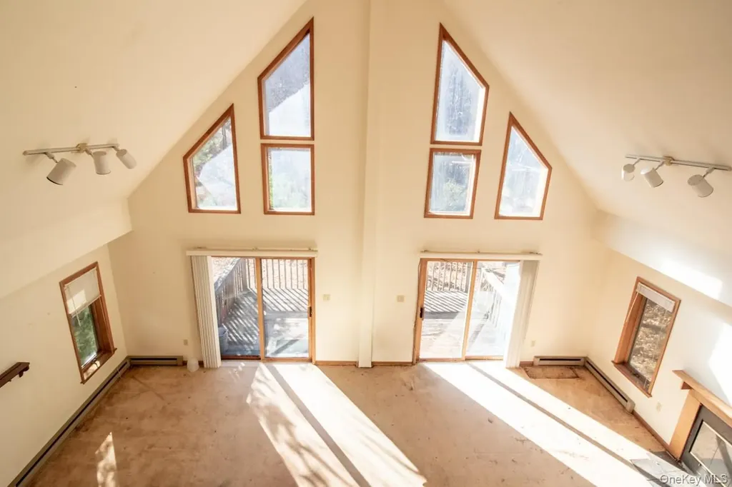 140 Stillerberg Strada Rochester NY 12446