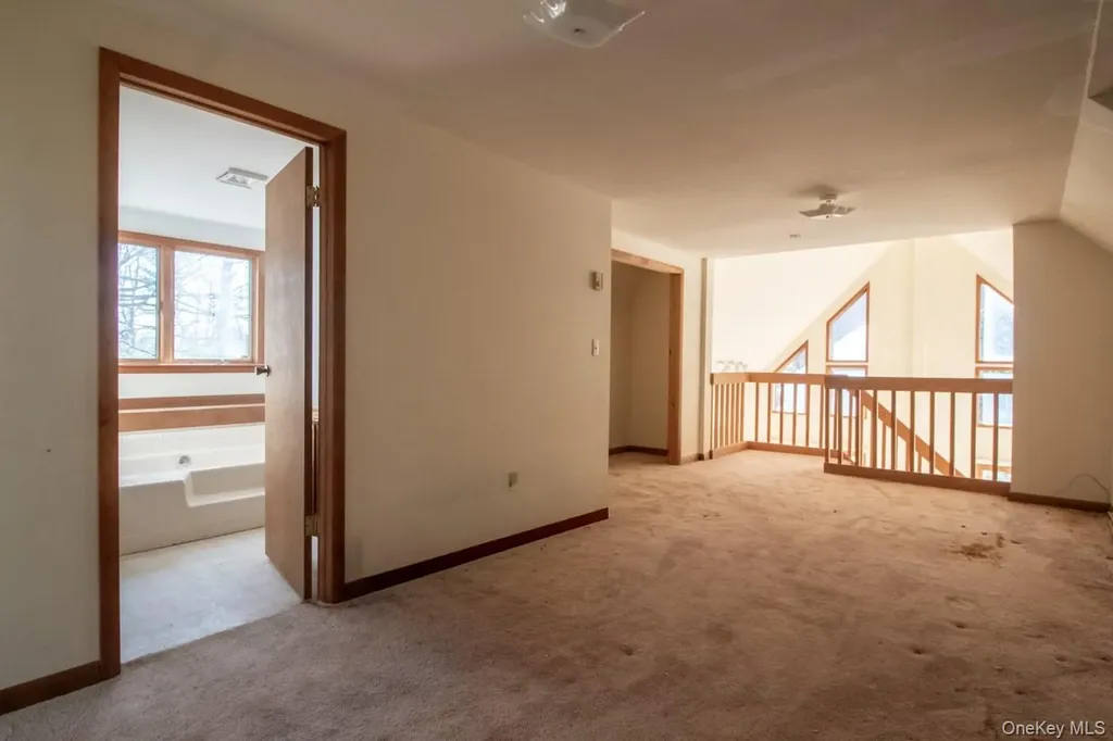 140 Stillerberg Strada Rochester NY 12446