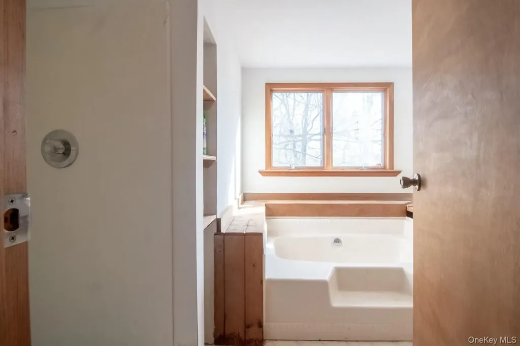 140 Stillerberg Strada Rochester NY 12446