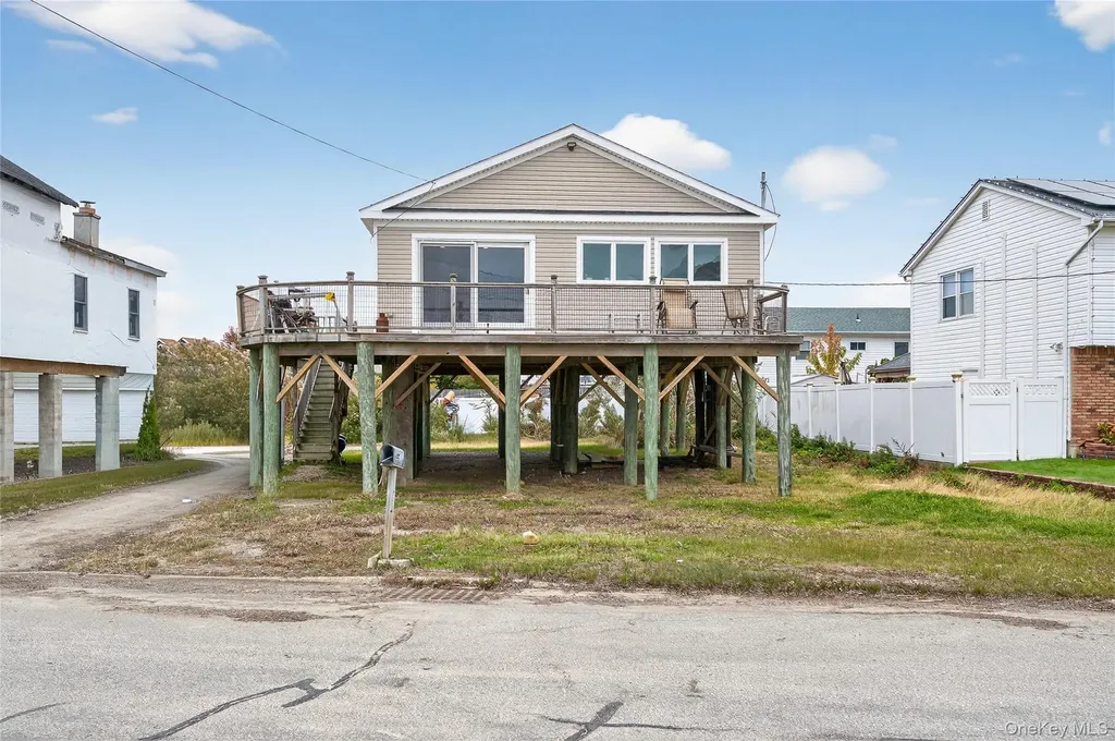 88 Bayview Avenue W Lindenhurst NY 11757
