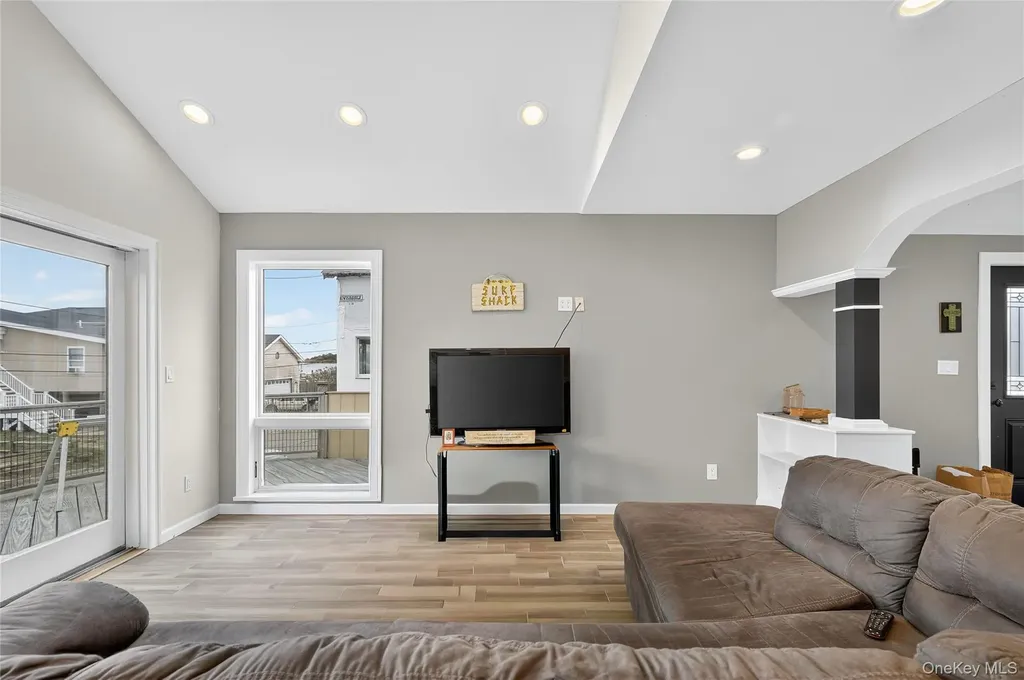88 Bayview Avenue W Lindenhurst NY 11757