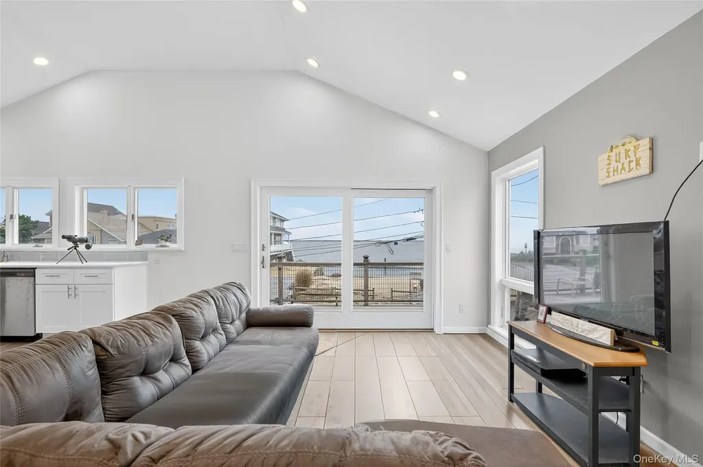 88 Bayview Avenue W Lindenhurst NY 11757