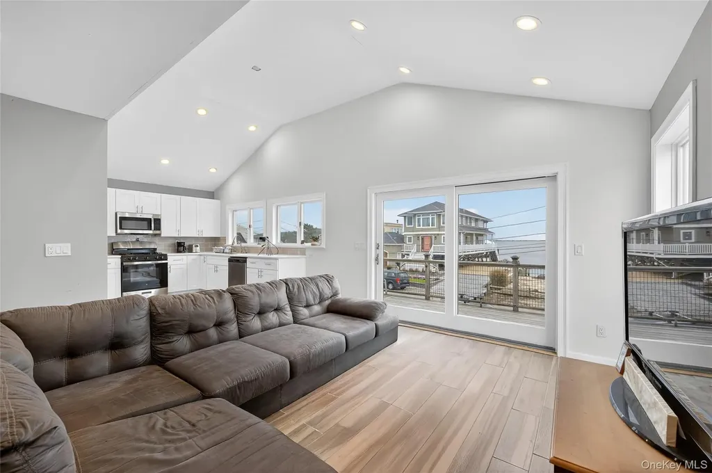 88 Bayview Avenue W Lindenhurst NY 11757