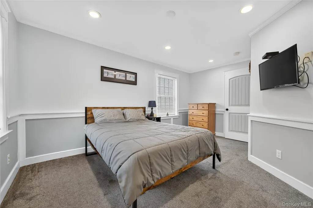 88 Bayview Avenue W Lindenhurst NY 11757
