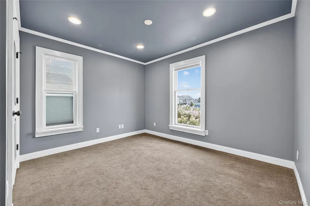 88 Bayview Avenue W Lindenhurst NY 11757