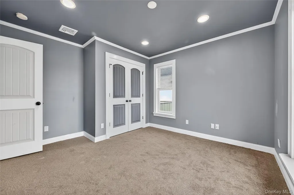 88 Bayview Avenue W Lindenhurst NY 11757