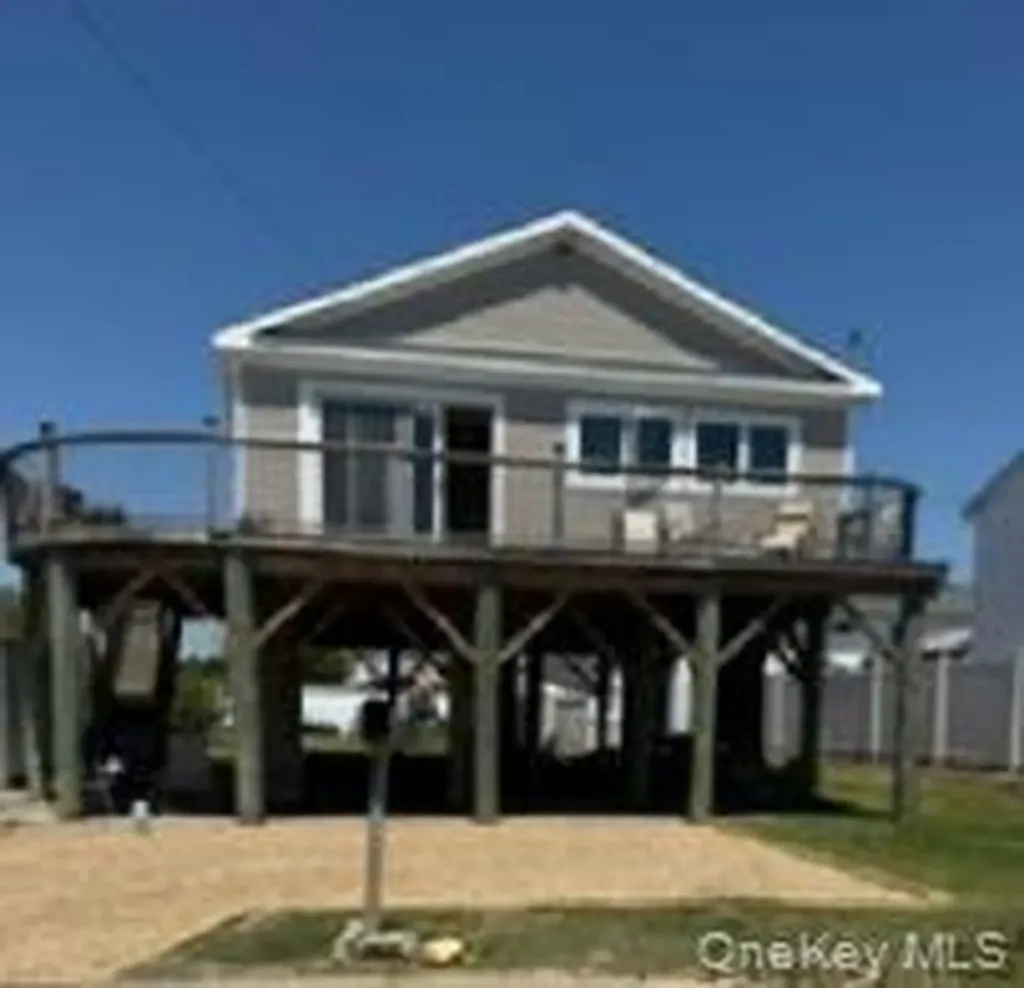 88 Bayview Avenue W Lindenhurst NY 11757