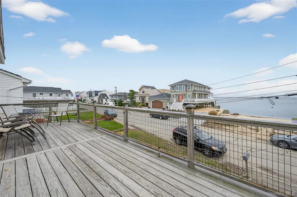 88 Bayview Avenue W Lindenhurst NY 11757