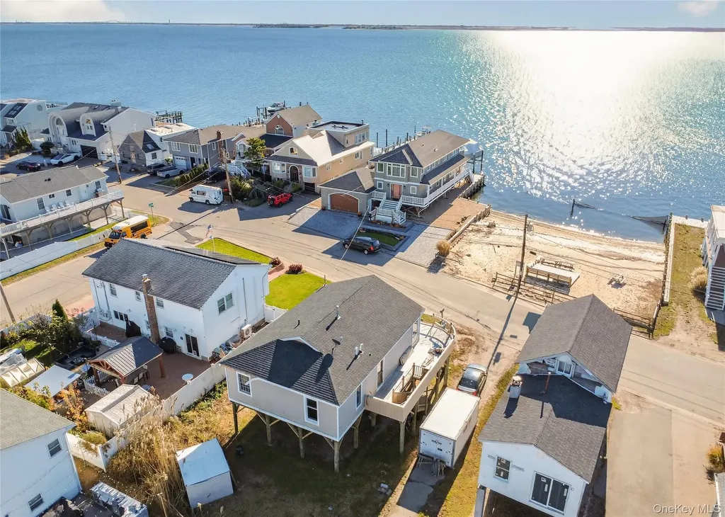 88 Bayview Avenue W Lindenhurst NY 11757