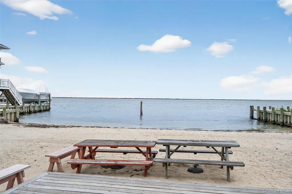 88 Bayview Avenue W Lindenhurst NY 11757
