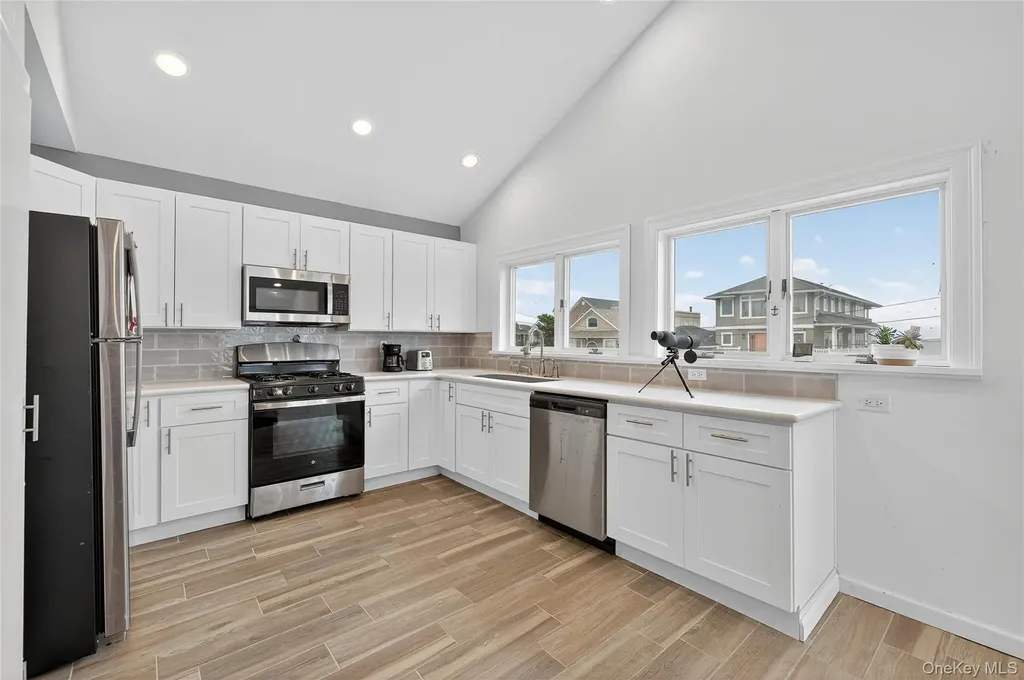 88 Bayview Avenue W Lindenhurst NY 11757