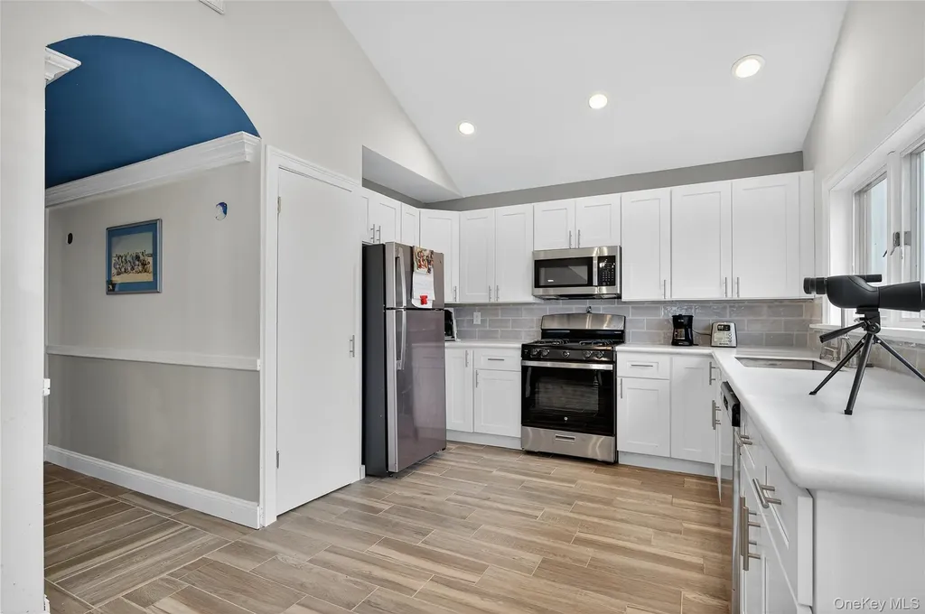 88 Bayview Avenue W Lindenhurst NY 11757
