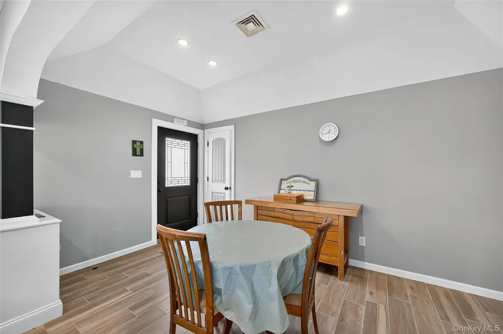 88 Bayview Avenue W Lindenhurst NY 11757