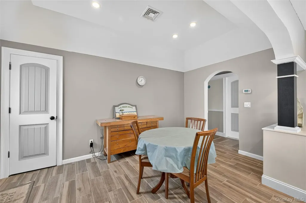 88 Bayview Avenue W Lindenhurst NY 11757