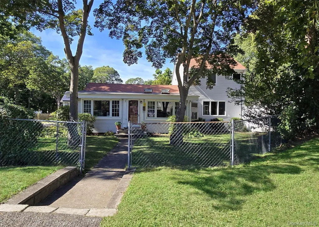 3 Broadway Ronkonkoma NY 11779