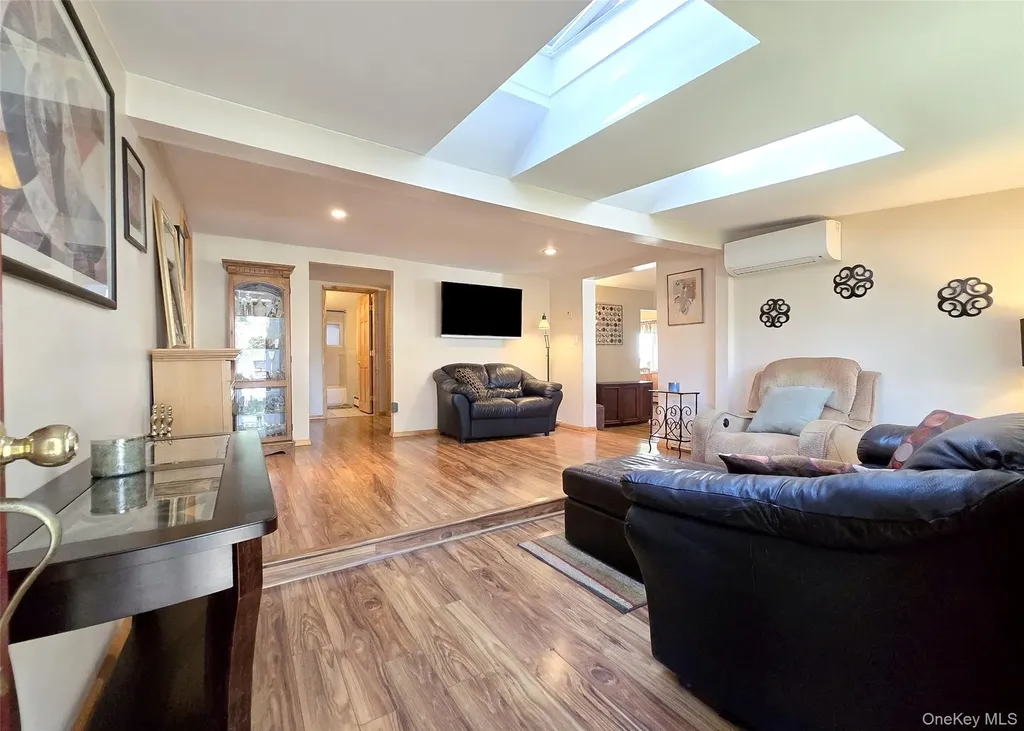 3 Broadway Ronkonkoma NY 11779