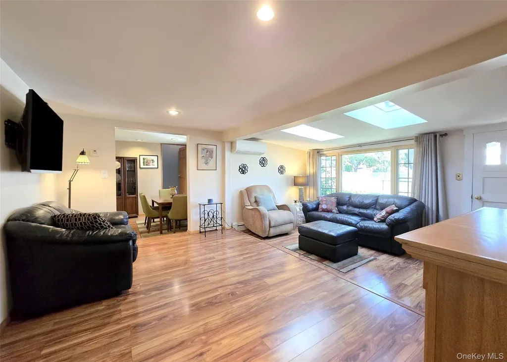 3 Broadway Ronkonkoma NY 11779