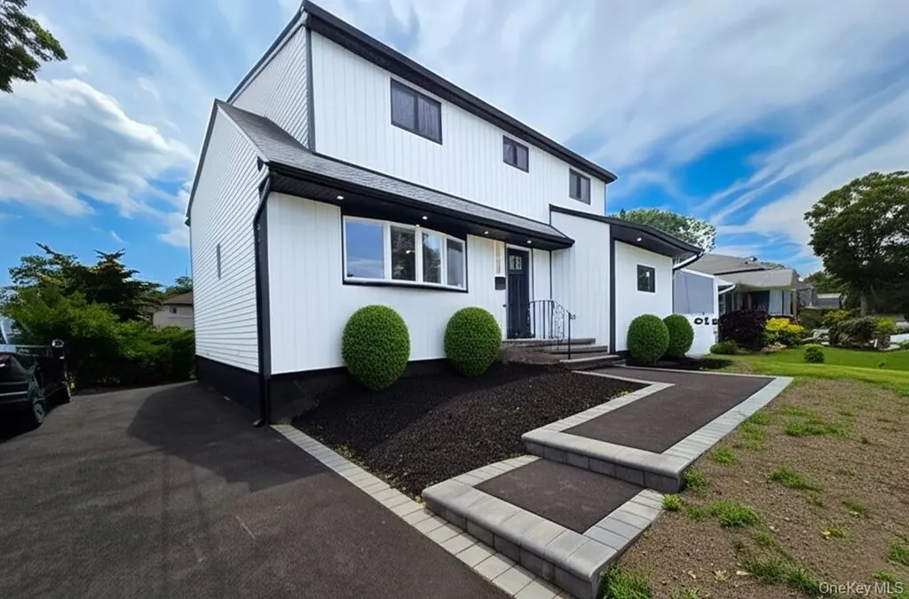 109 North Drive Massapequa NY 11758