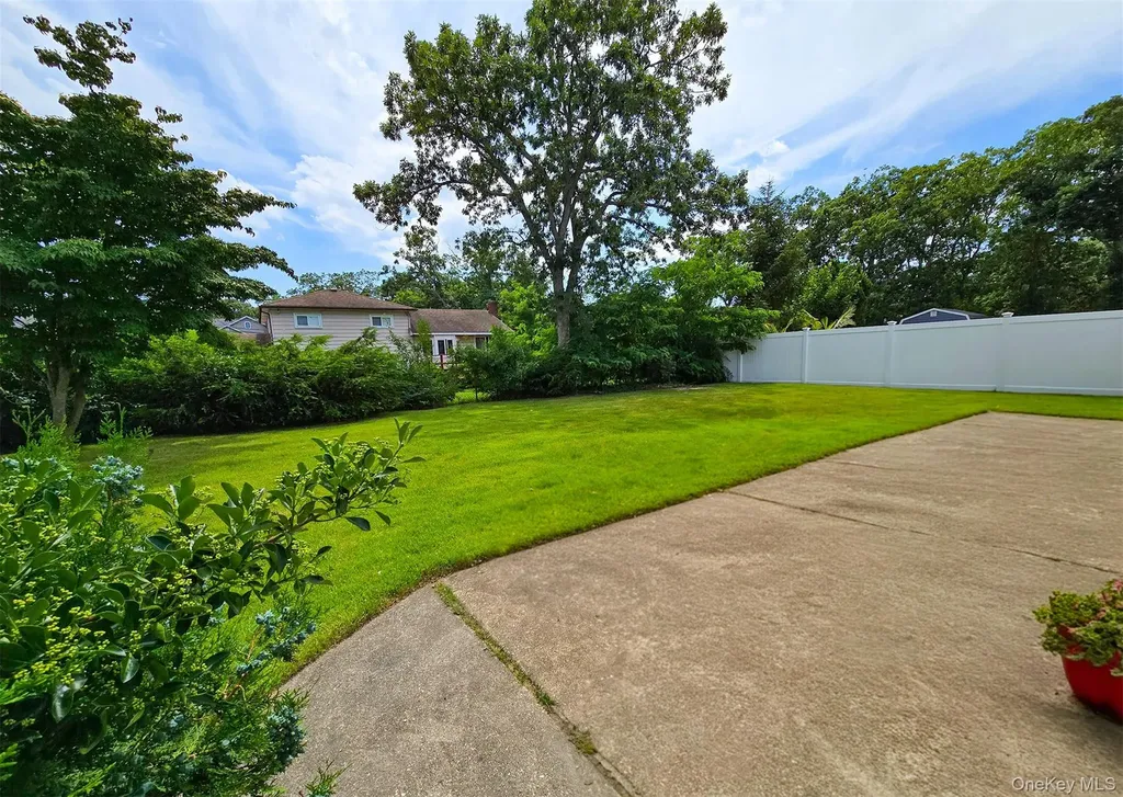 109 North Drive Massapequa NY 11758