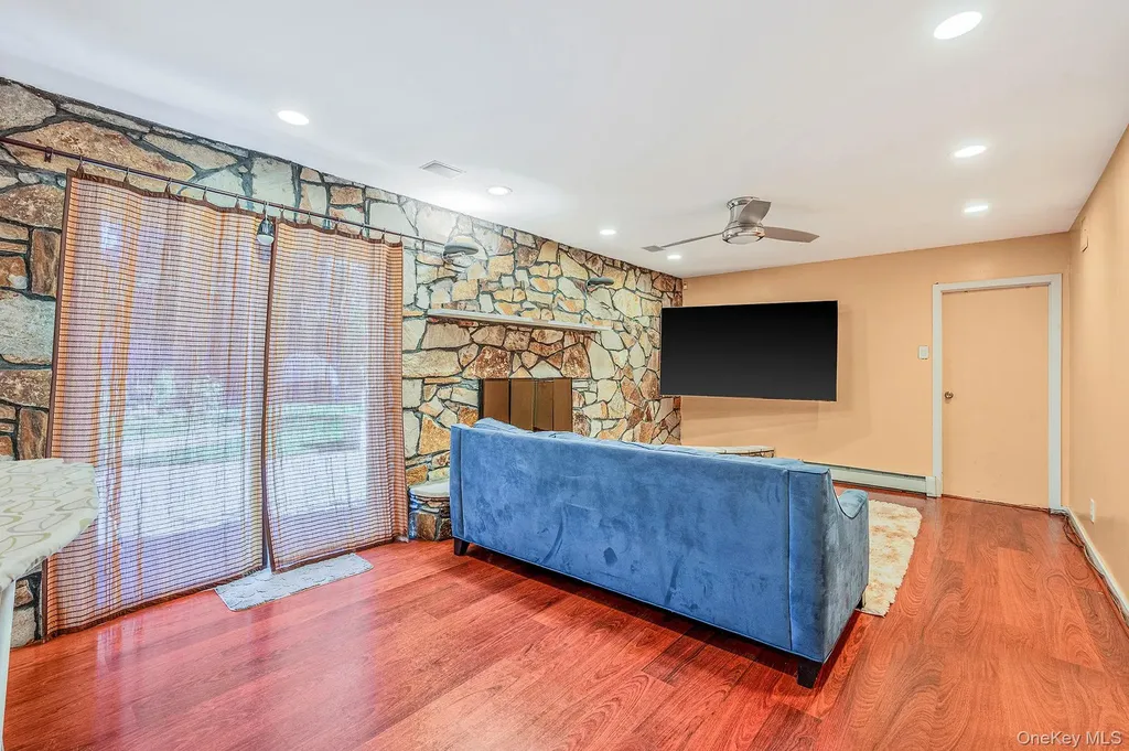 19 Dumond Place Coram NY 11727