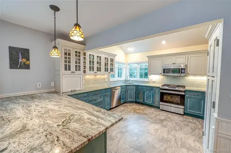 190 Academy Street Bayport NY 11705