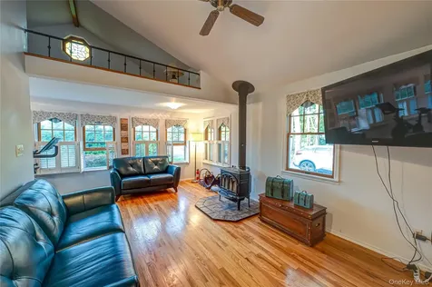 190 Academy Street Bayport NY 11705