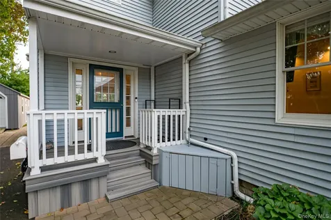 190 Academy Street Bayport NY 11705