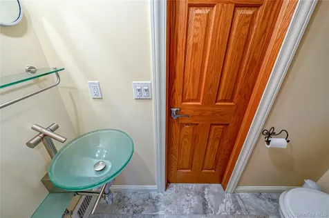 190 Academy Street Bayport NY 11705