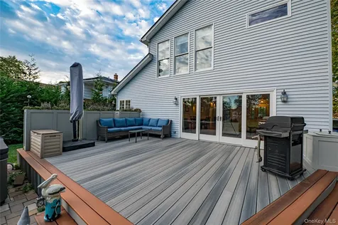 190 Academy Street Bayport NY 11705