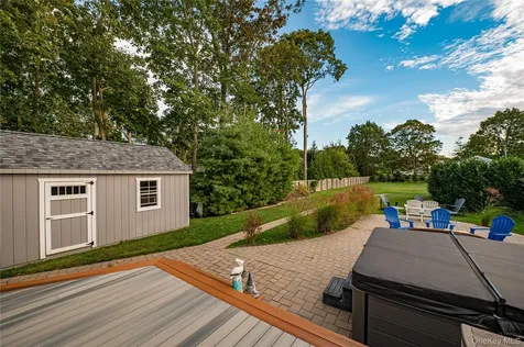 190 Academy Street Bayport NY 11705