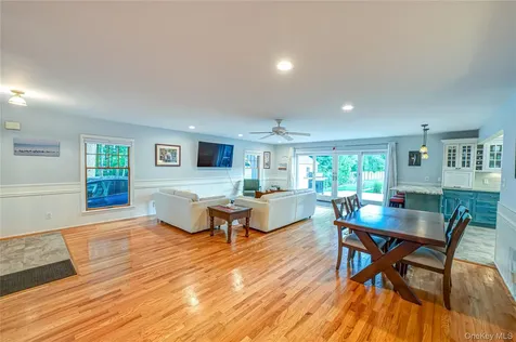 190 Academy Street Bayport NY 11705