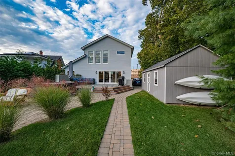 190 Academy Street Bayport NY 11705