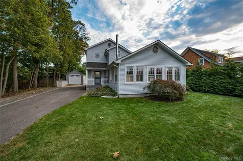 190 Academy Street Bayport NY 11705