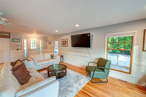 190 Academy Street Bayport NY 11705