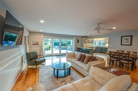 190 Academy Street Bayport NY 11705