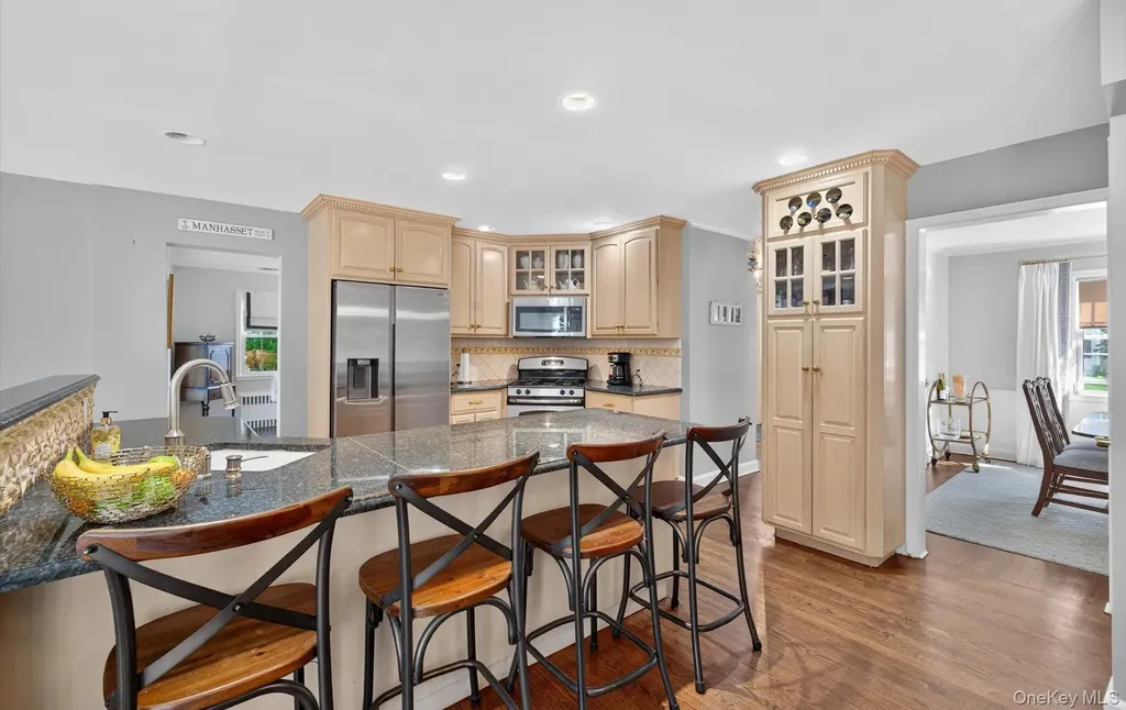 53 Eakins Road Manhasset NY 11030
