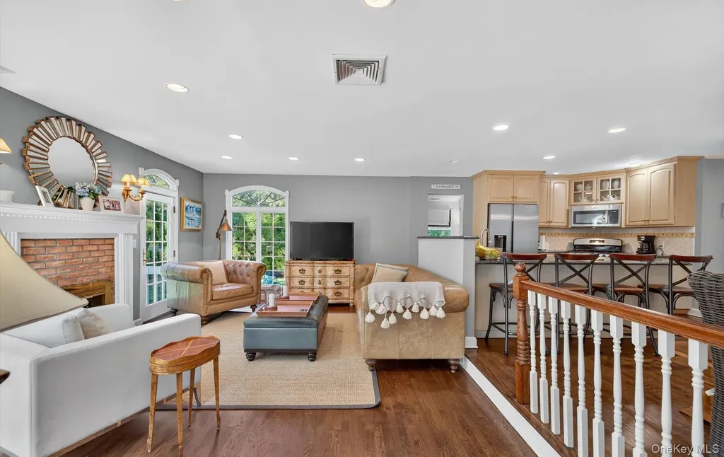 53 Eakins Road Manhasset NY 11030