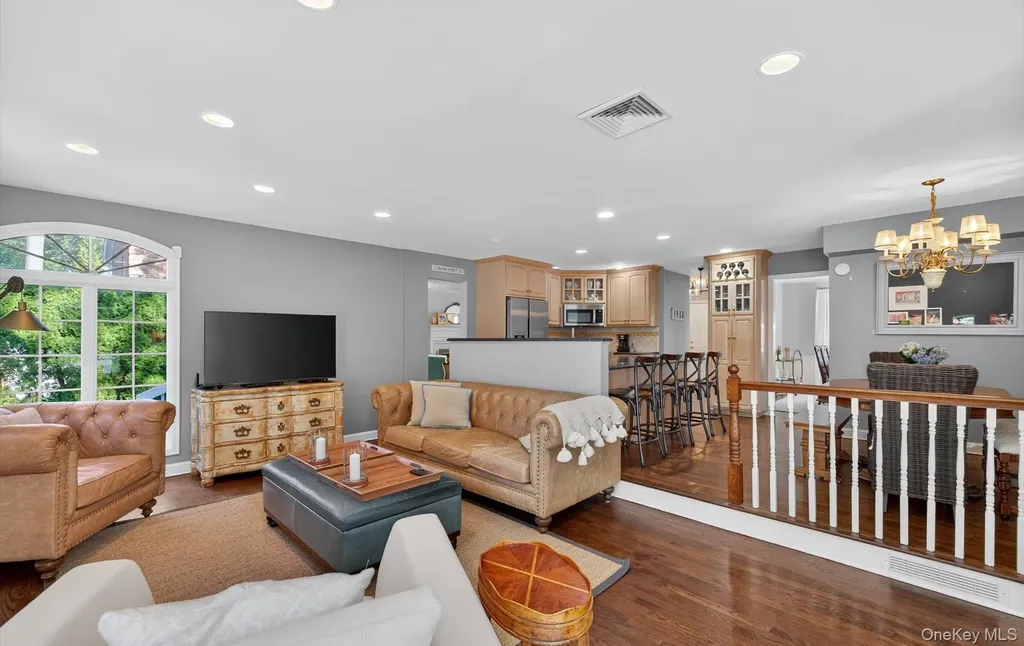 53 Eakins Road Manhasset NY 11030