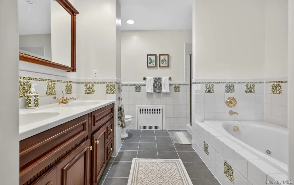 53 Eakins Road Manhasset NY 11030