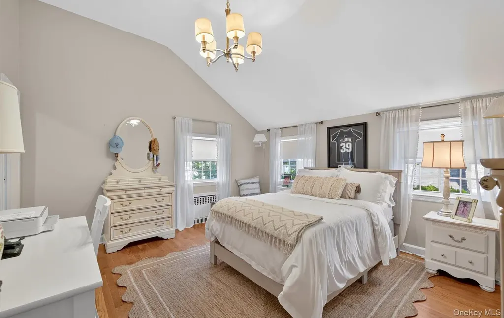 53 Eakins Road Manhasset NY 11030
