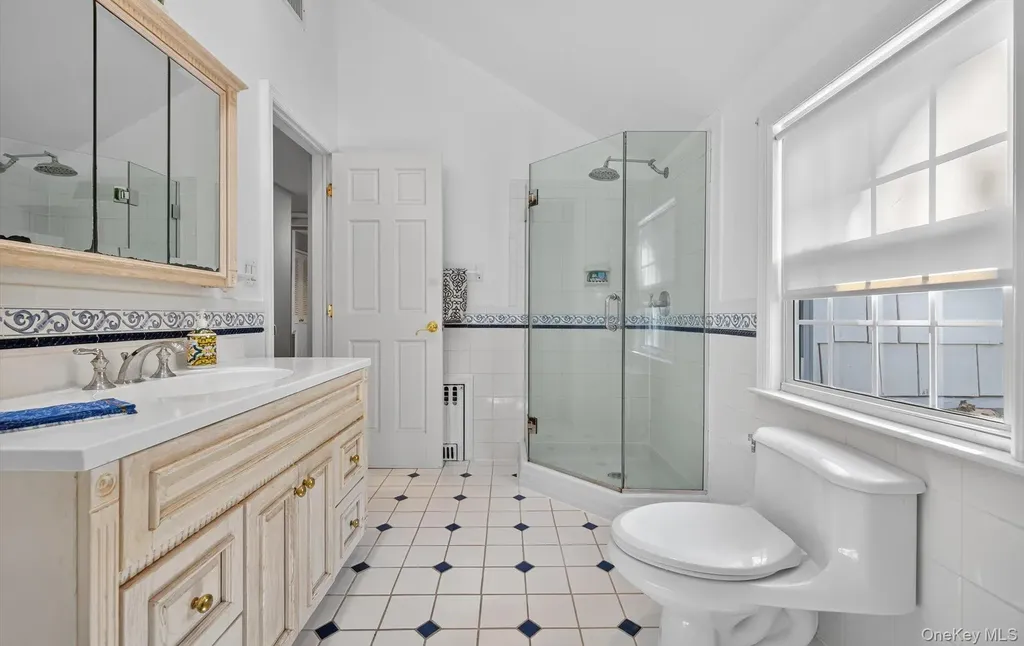 53 Eakins Road Manhasset NY 11030
