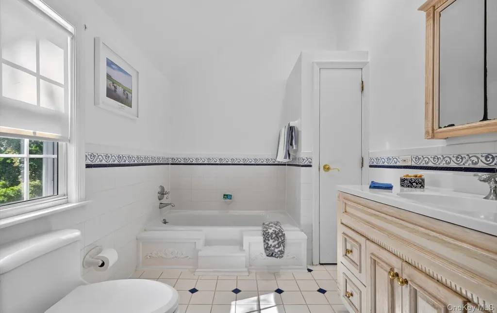 53 Eakins Road Manhasset NY 11030