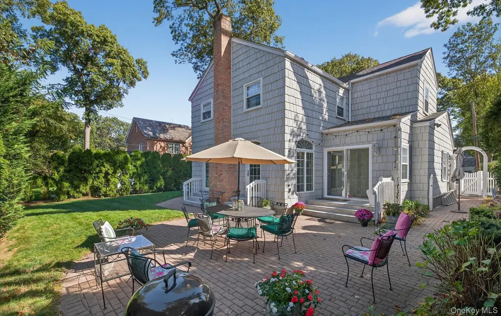 53 Eakins Road Manhasset NY 11030